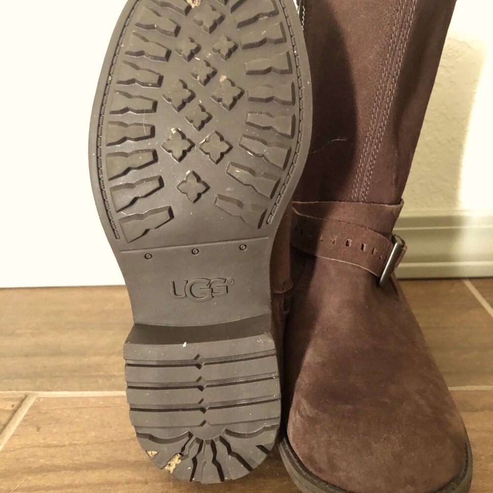 UGG BOOTS : NWO BOX : SIZE 5.5 GIRLS - Picture 3 of 4